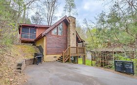 Pigeon Forge Vacation Rental With Private Hot Tub!
